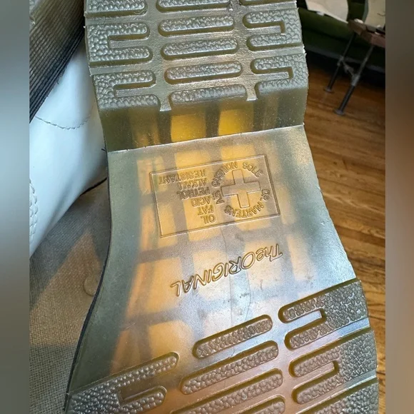 Doc Marten 1460 Original Smooth White Leather Lace Up Lug Boots Women's 7 - Picture 12 of 14